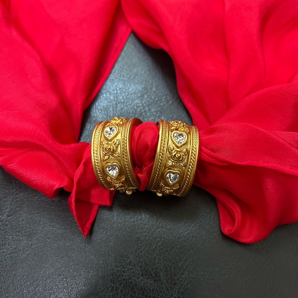 1980’s Rare Elizabeth Taylor Avon Clip Earrings - Picture 2 of 8
